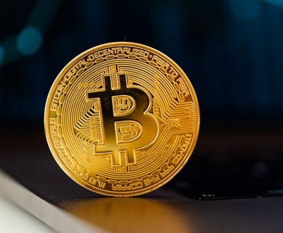Regulamentação de criptomoedas deve ser vota até o final do mês e corretoras já negociam 'meia Bolsa'