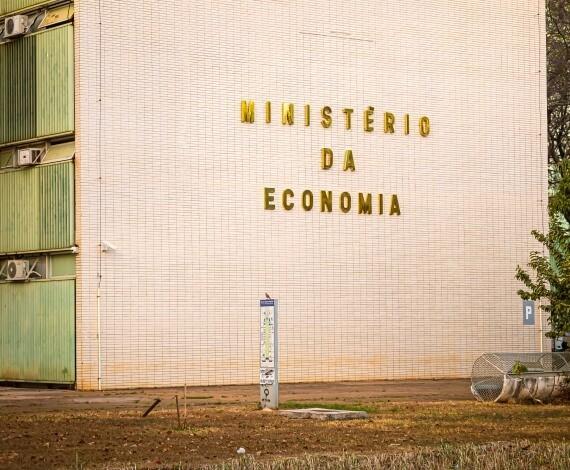 Equipe de Guedes prevê rombo de R$ 65,9 bilhões nos cofres em 2023