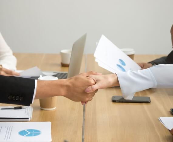 Fusão empresarial: funcionamento, desafios e mais